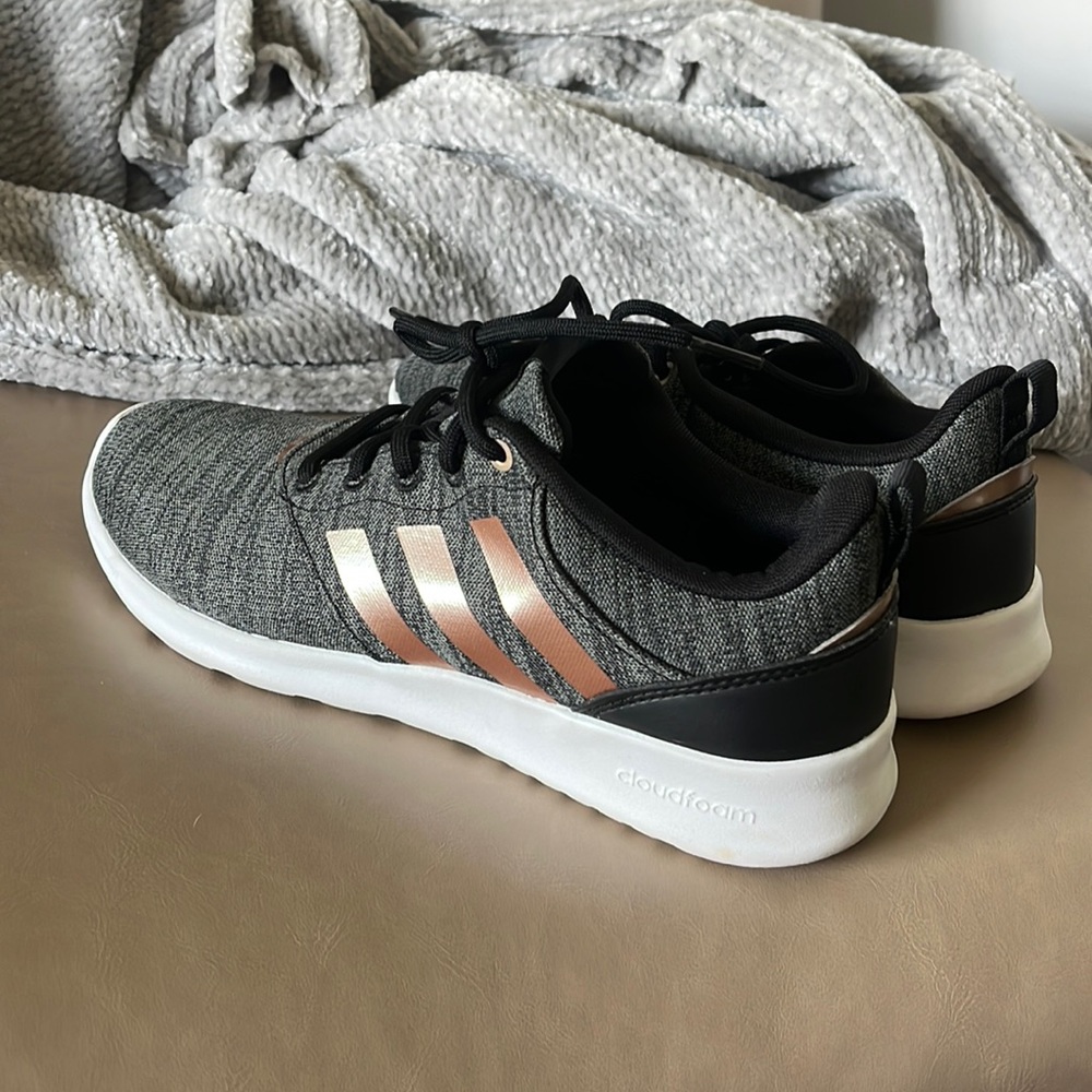 Price reduced!! Adidas cloudfoam rose gold, like new. Size 8.